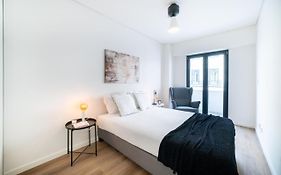 Lusiadas 53 2ºd - Beautiful Two-Bedroom Apartment